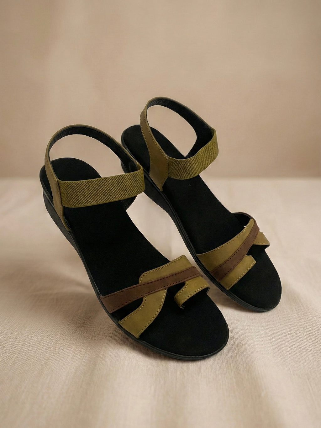 The Urban Stride Wedge Sandal – Secure Fit & All-Day Ease